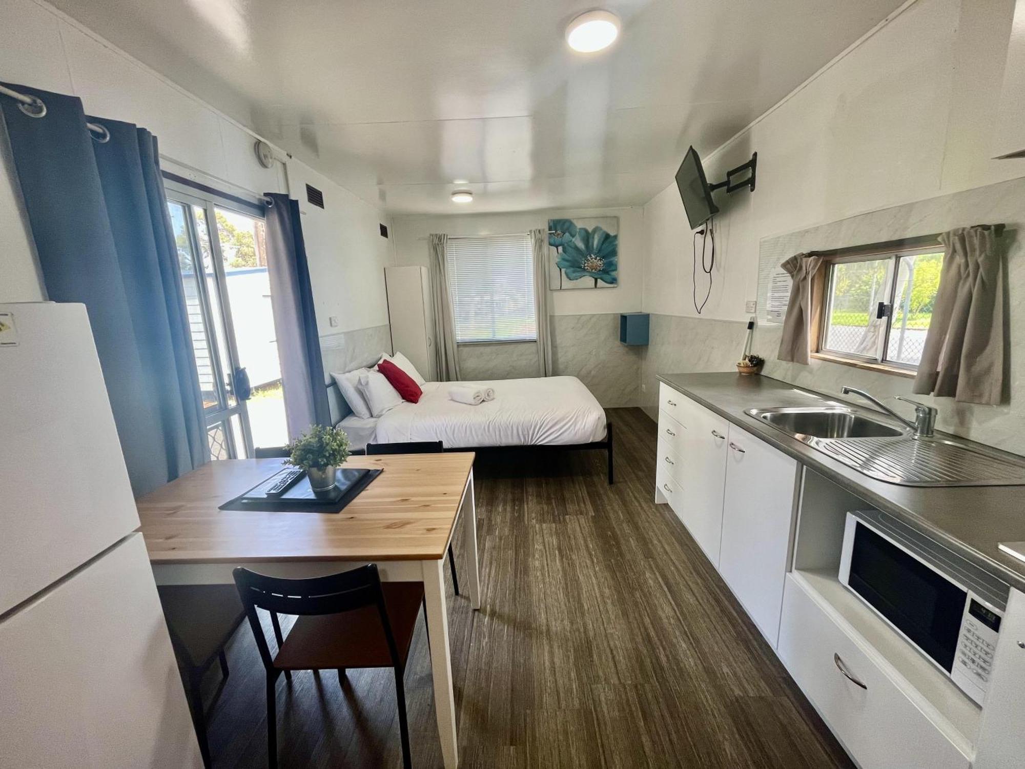 Young Caravan And Tourist Park Exterior photo