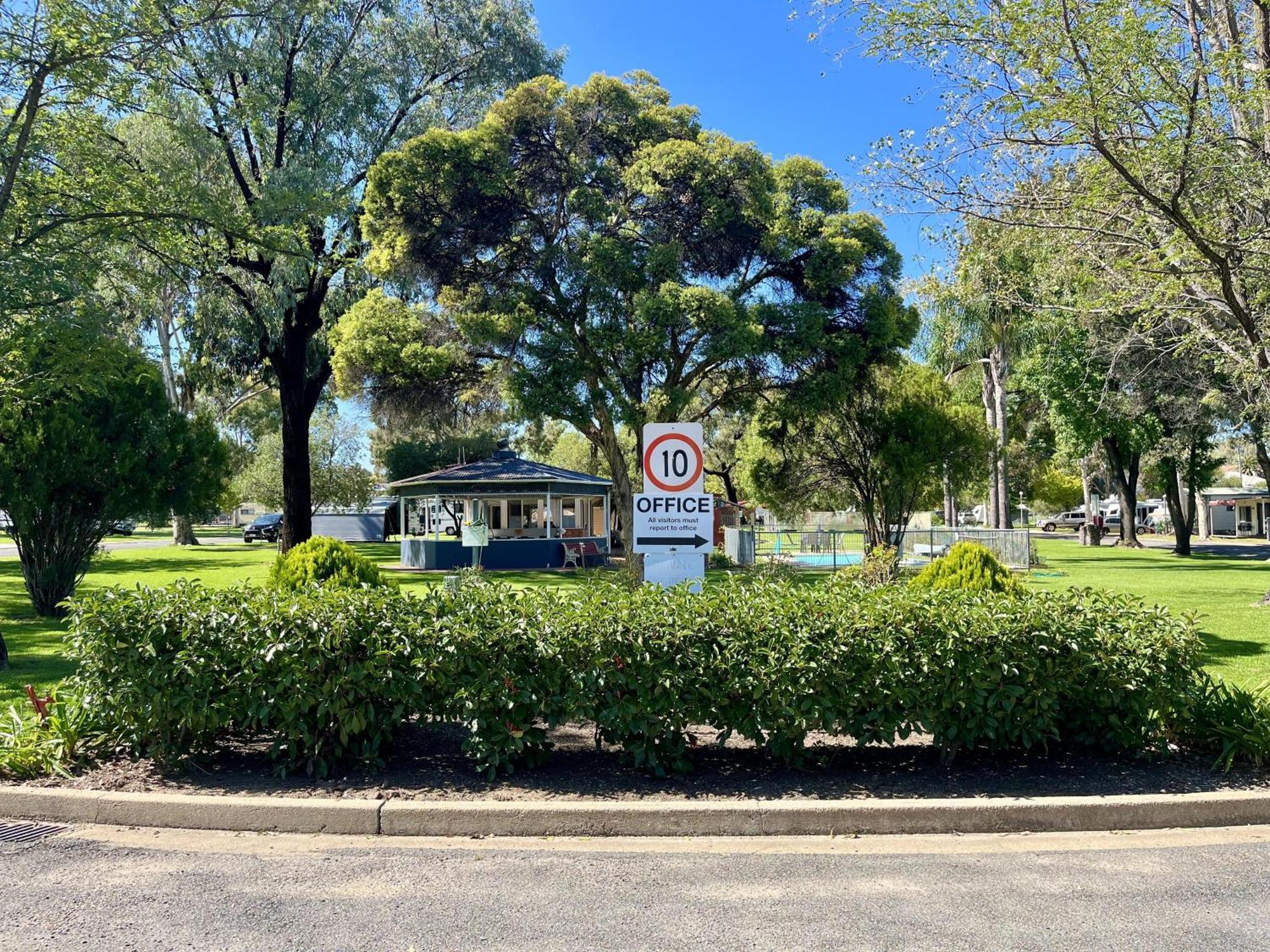 Young Caravan And Tourist Park Exterior photo